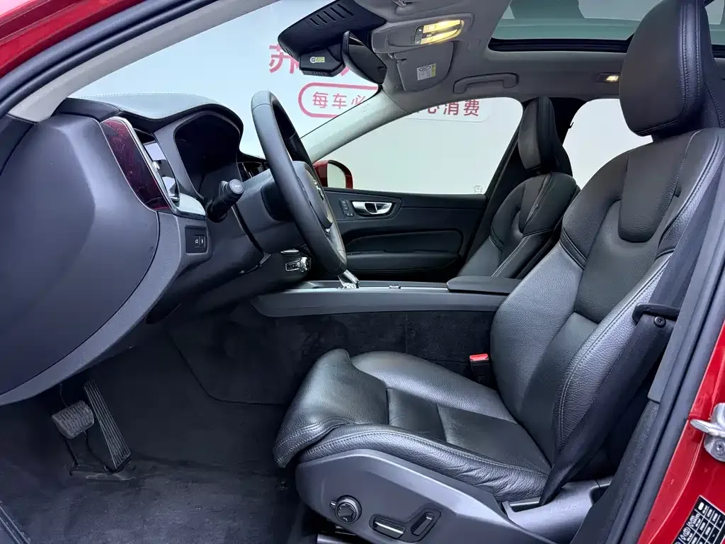 Volvo XC60 PHEV 2022 из CN, фото 3