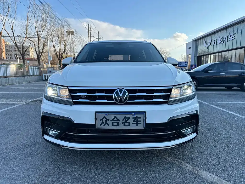 Volkswagen Tiguan L — фото 2