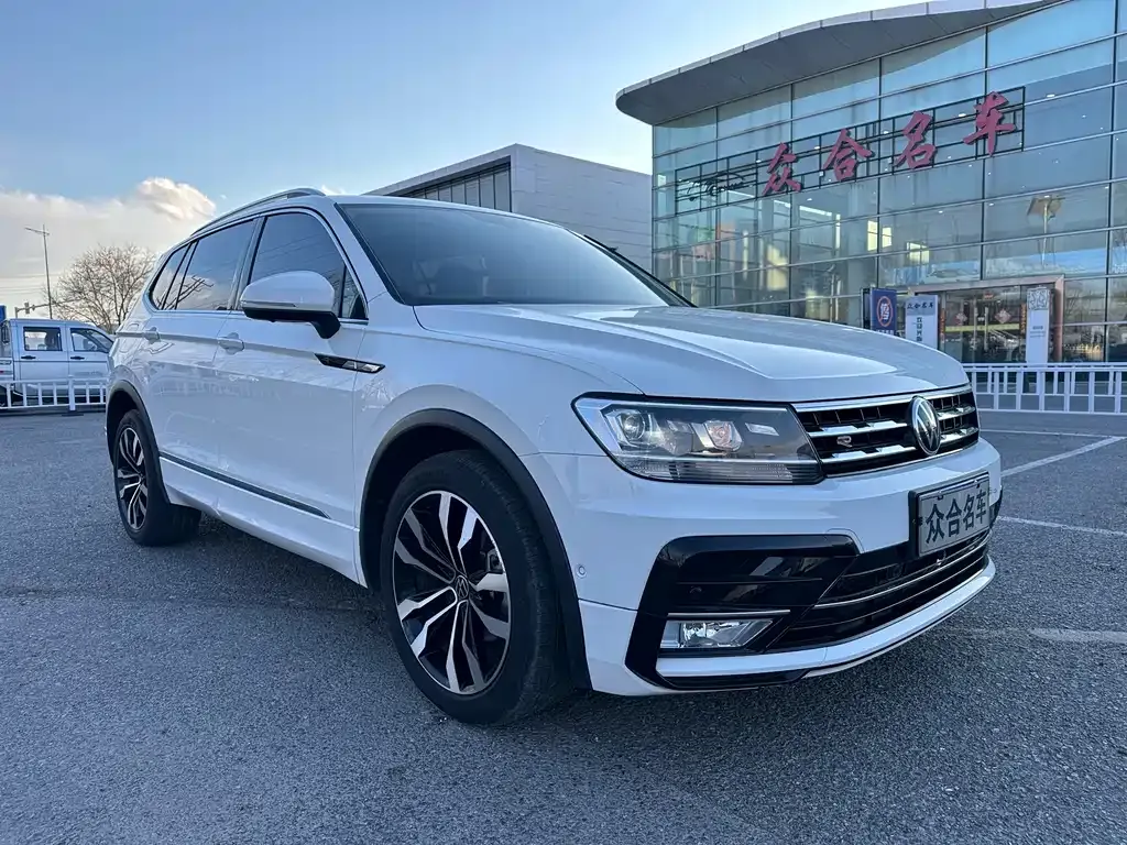 Volkswagen Tiguan L — фото 8