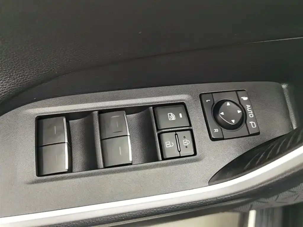 Toyota Wildlander — фото 10