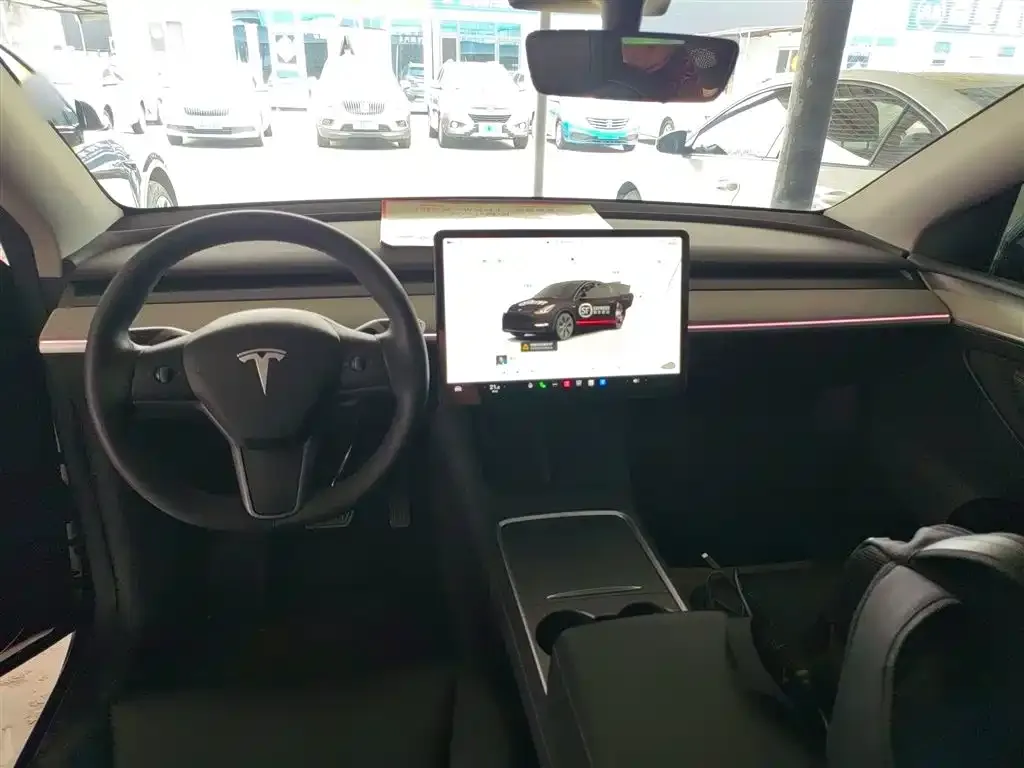 Tesla Model Y — фото 8
