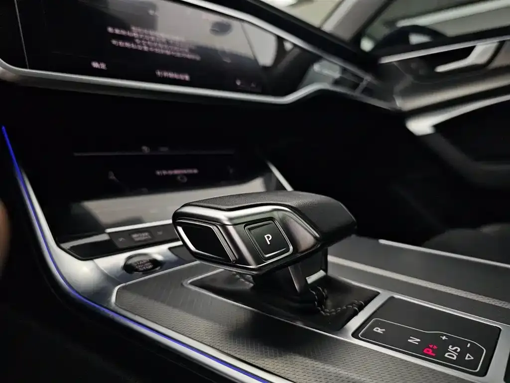 Audi A7L — фото 9