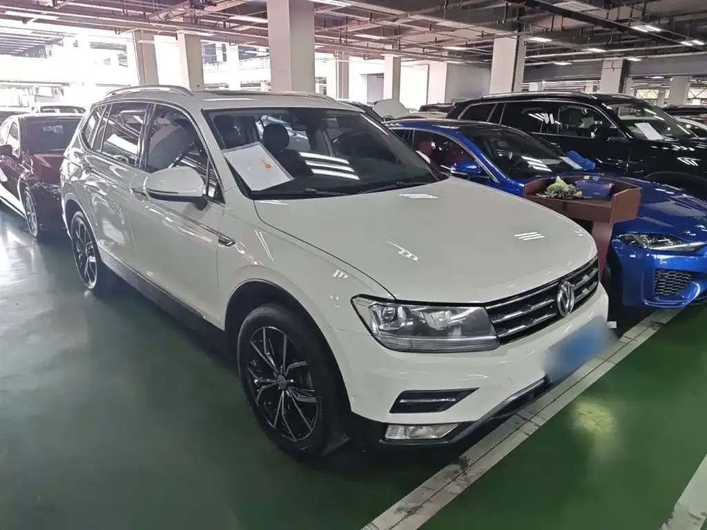 Volkswagen Tiguan L — фото 2