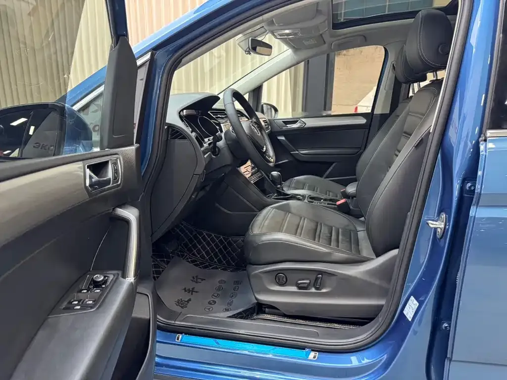 Volkswagen Touran 2021 из CN, фото 6