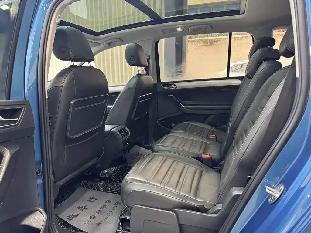 Volkswagen Touran 2021 из CN, фото 7