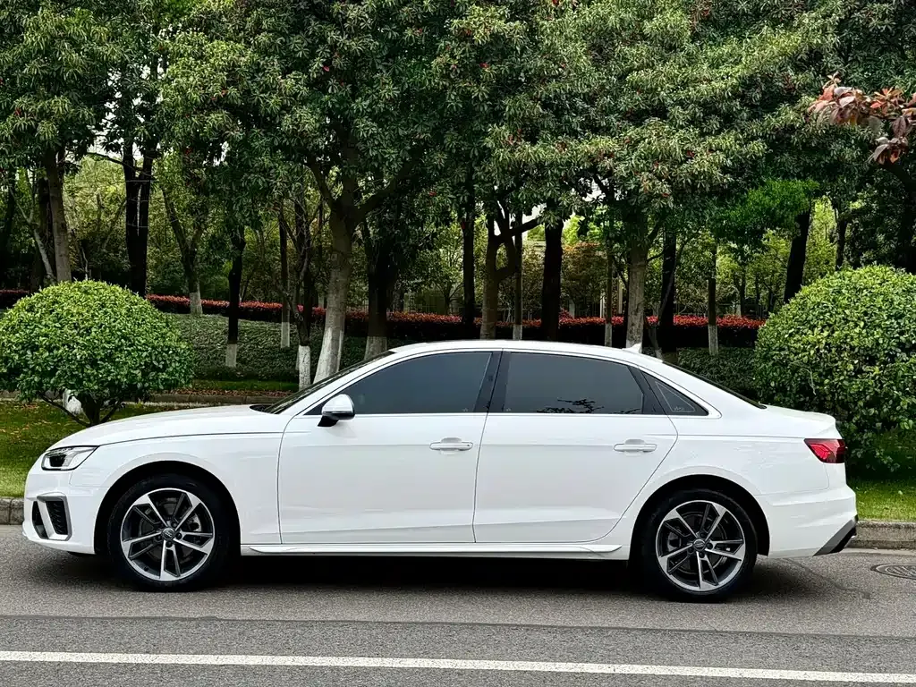 Audi A4L — фото 10