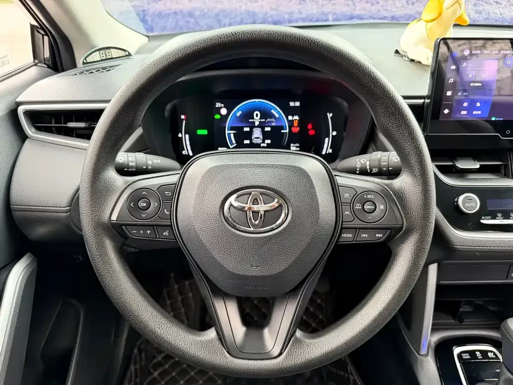 Toyota Corolla Cross — фото 9
