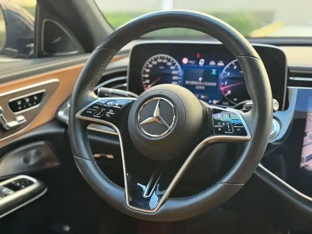 Mercedes-Benz E-Class — фото 10