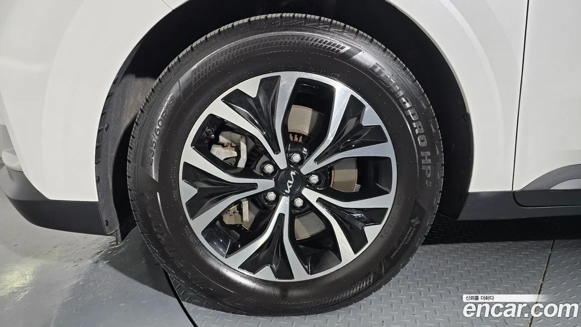 Kia Carnival — фото 10