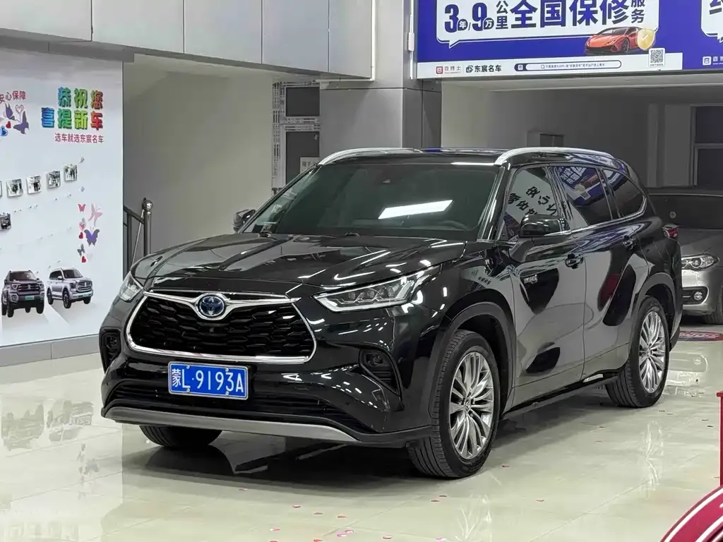 Toyota Highlander — фото 1