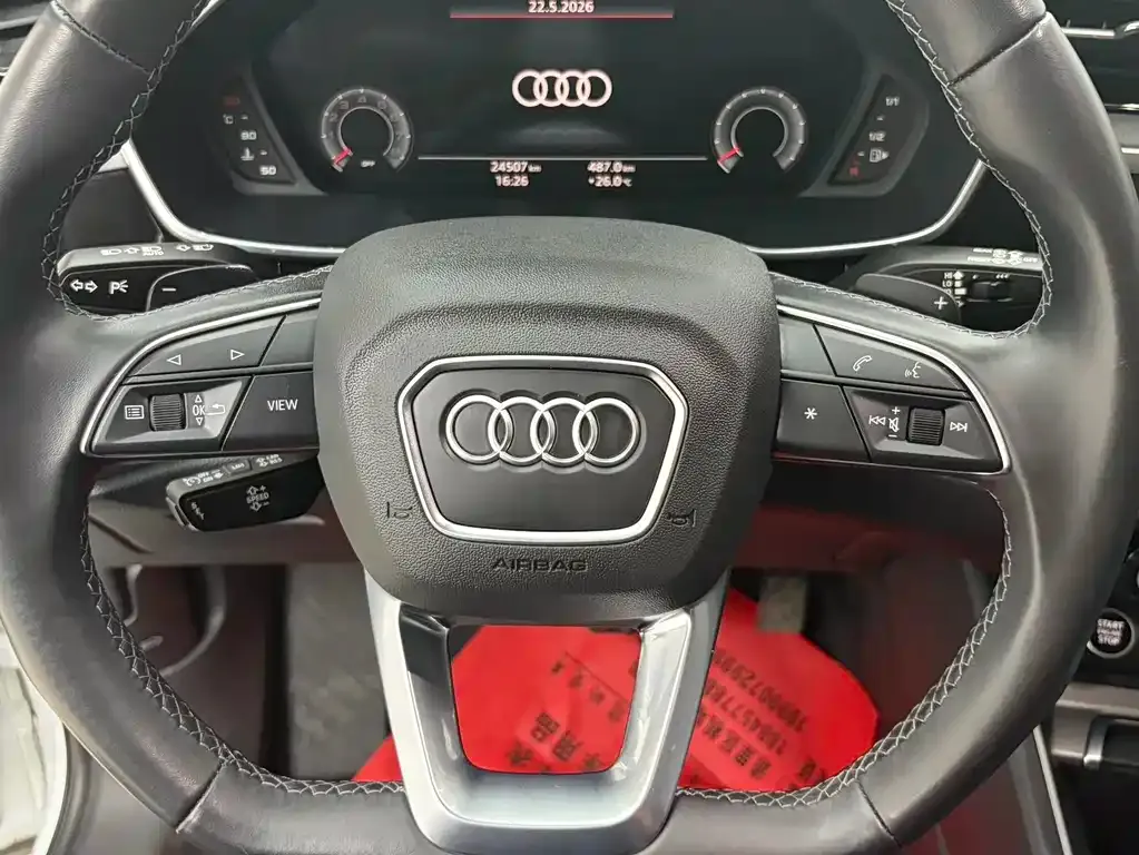 Audi Q3 — фото 10