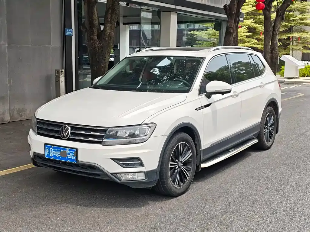 Volkswagen Tiguan L — фото 1