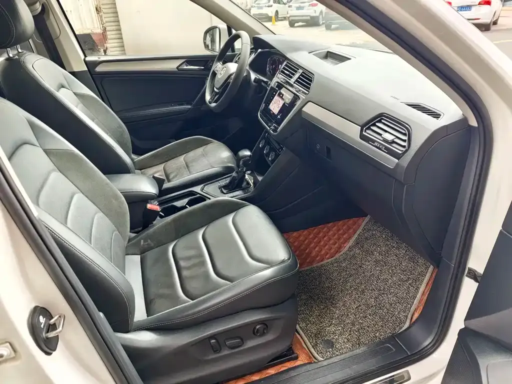 Volkswagen Tiguan L — фото 3