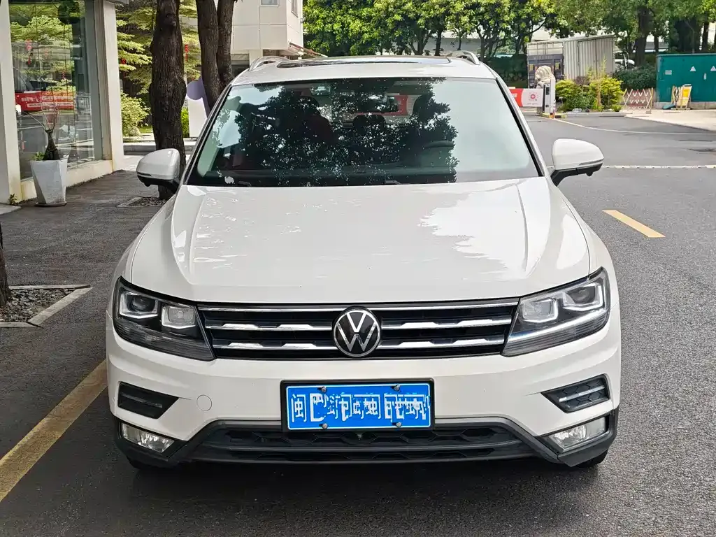Volkswagen Tiguan L — фото 6