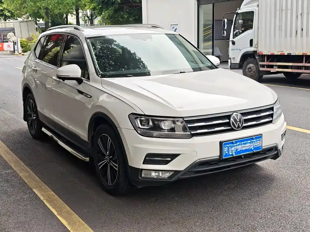 Volkswagen Tiguan L — фото 4