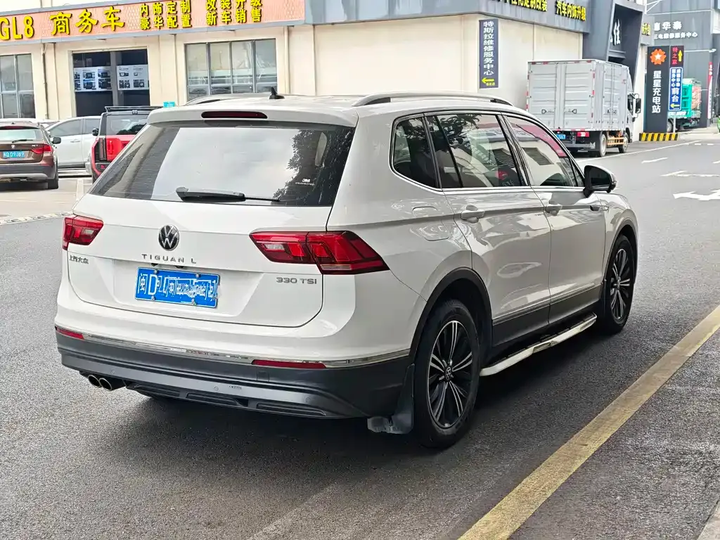 Volkswagen Tiguan L — фото 10
