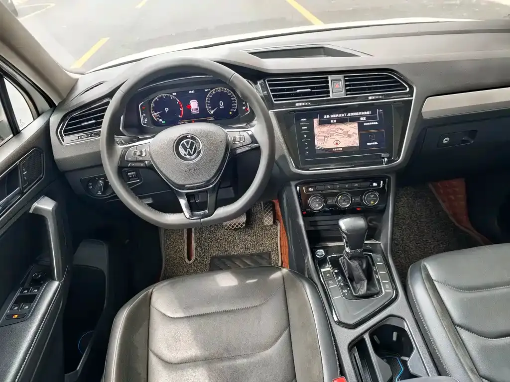 Volkswagen Tiguan L — фото 8