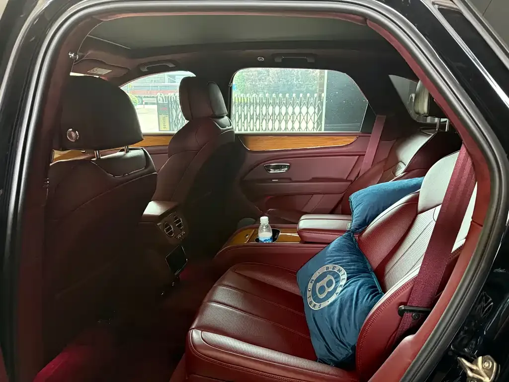 Bentley Bentayga 2022 из CN, фото 2