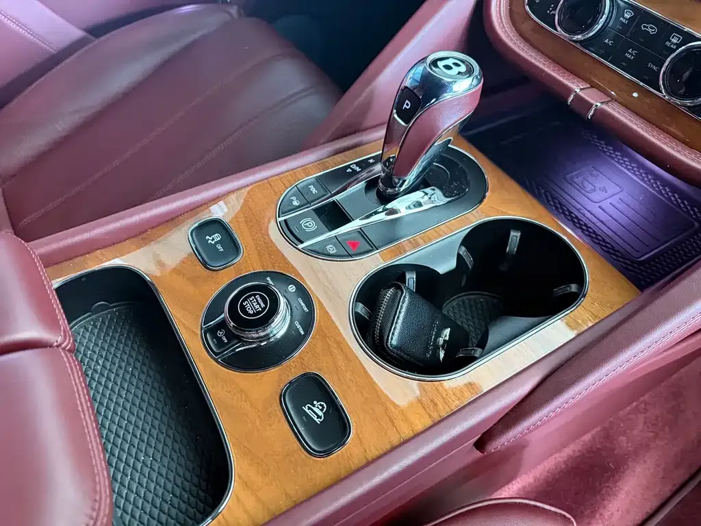 Bentley Bentayga 2022 из CN, фото 4