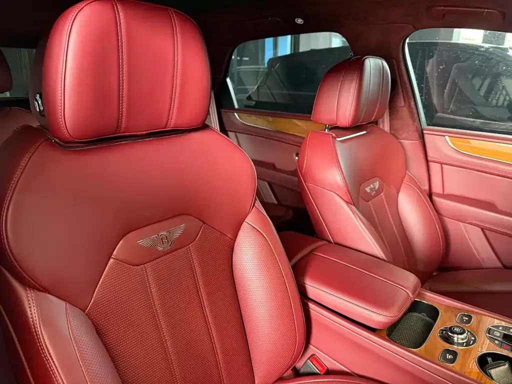 Bentley Bentayga 2022 из CN, фото 10