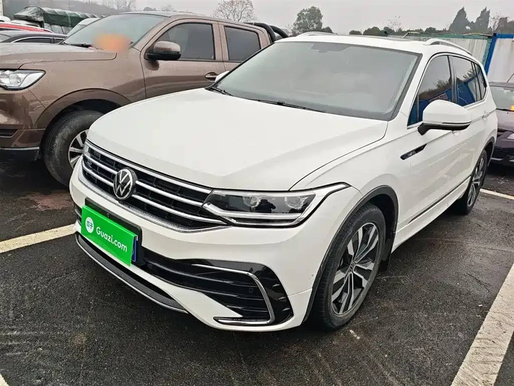 Volkswagen Tiguan L — фото 1