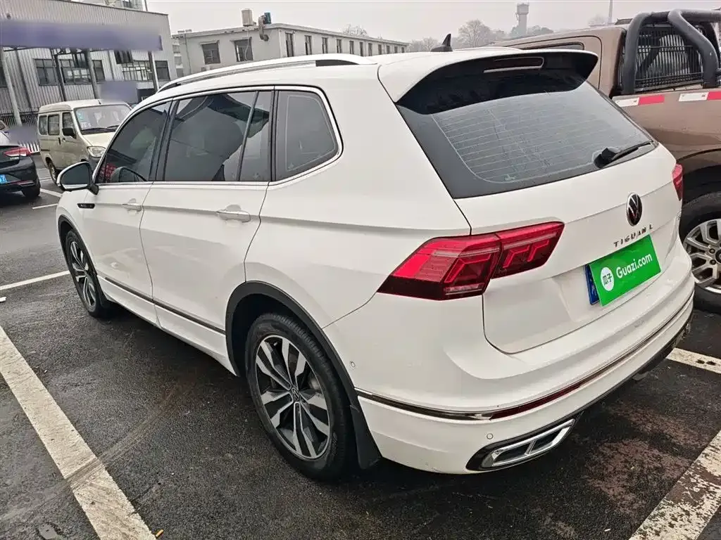 Volkswagen Tiguan L — фото 10