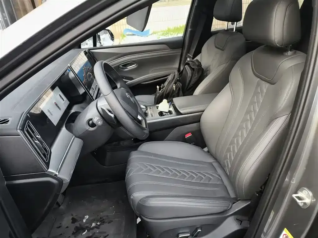 BYD L DM-i — фото 7