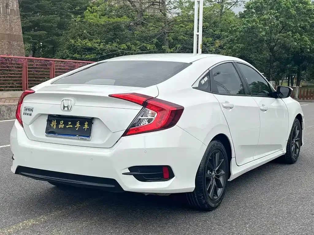Honda Civic — фото 10
