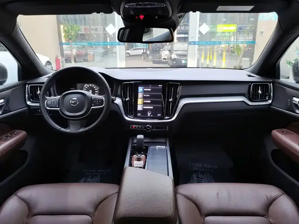 Volvo S60 — фото 10