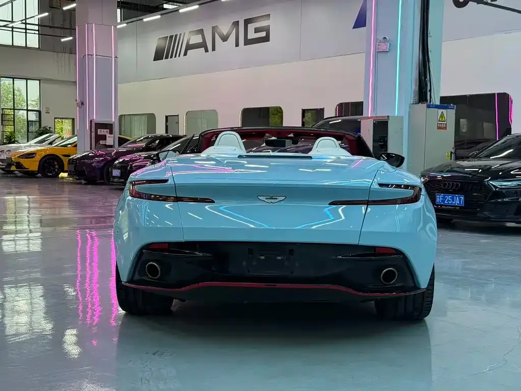 Aston Martin DB11 2021 из CN, фото 8