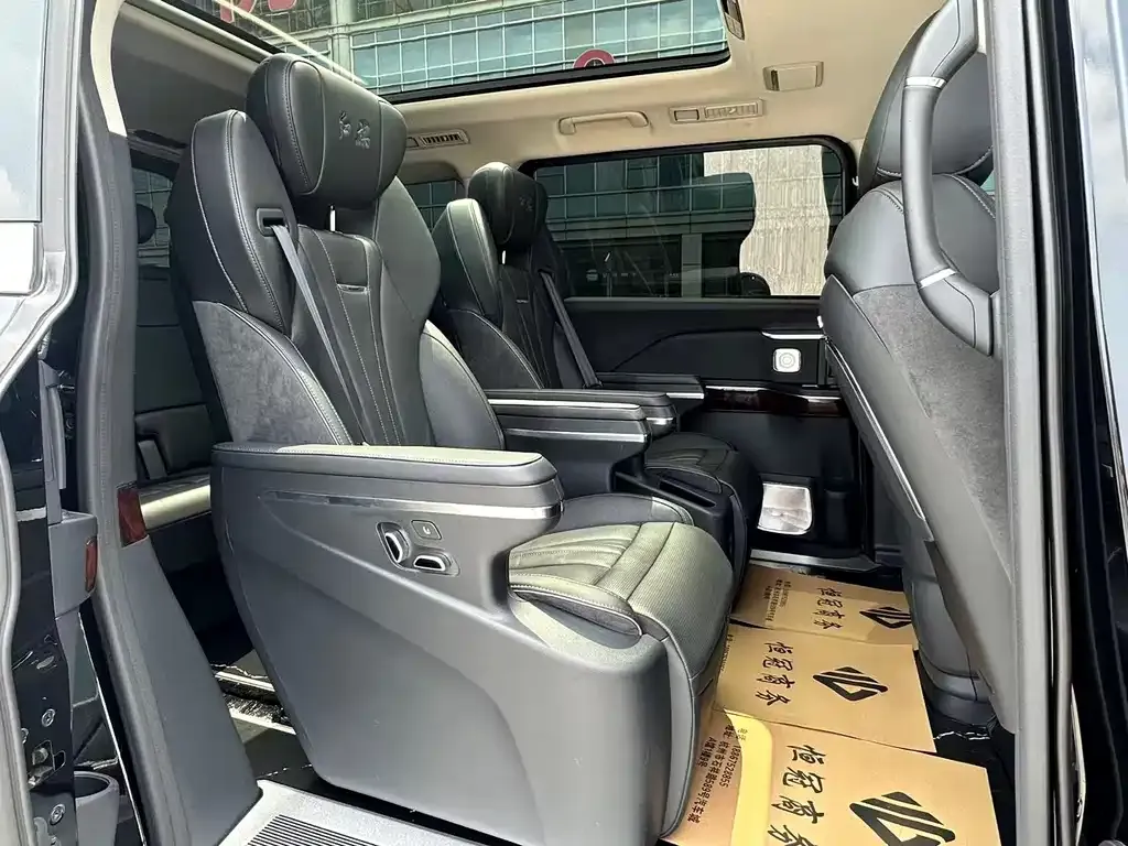 Hongqi HQ9 2024 из CN, фото 3