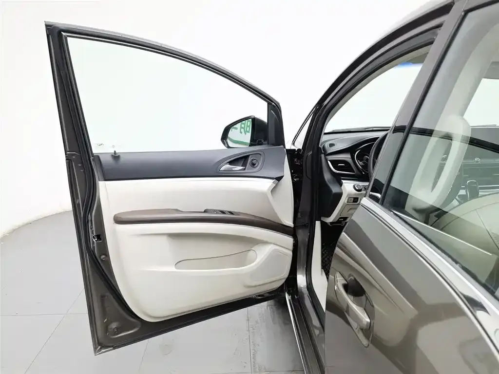 Buick GL8 2023 из CN, фото 5