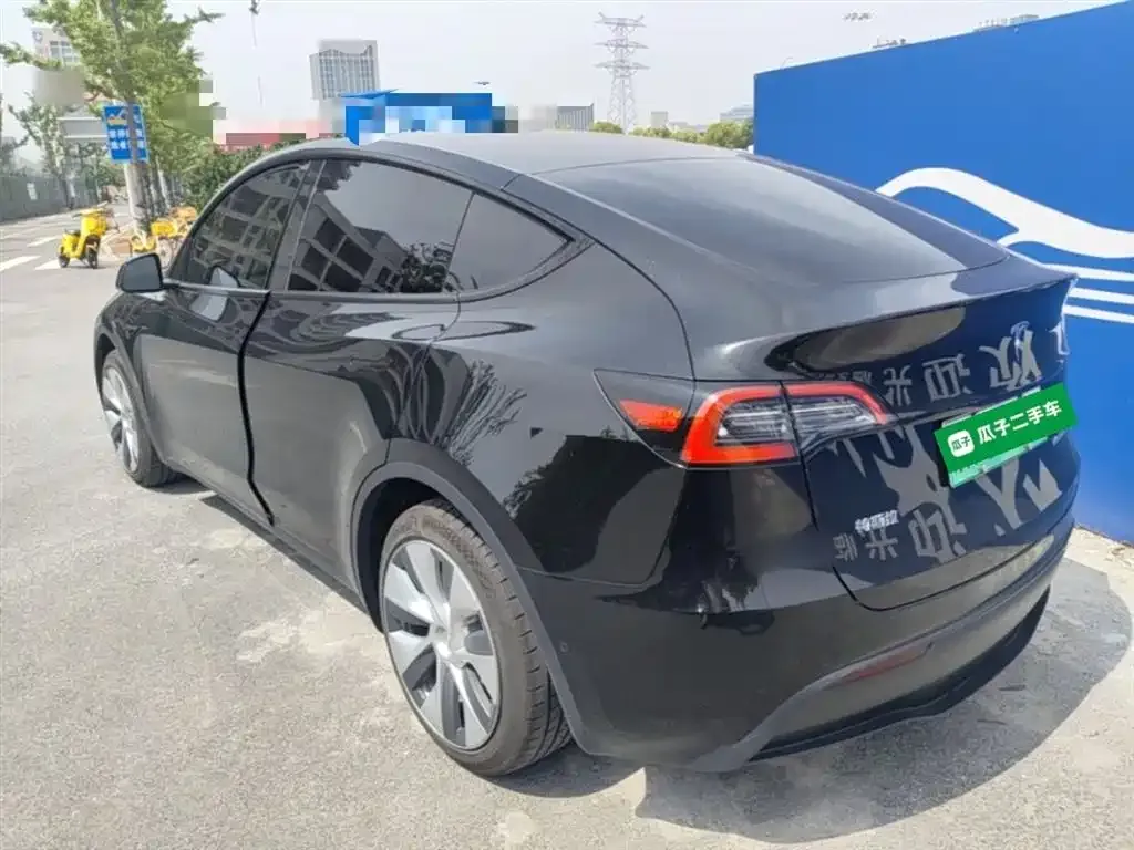 Tesla Model Y — фото 5