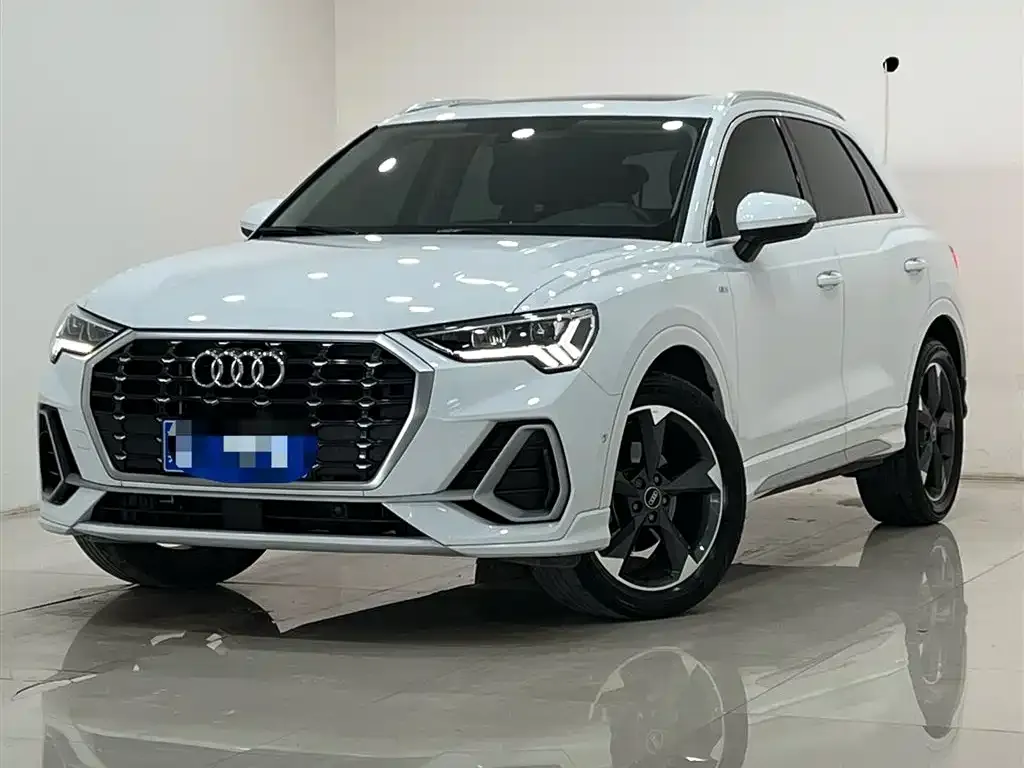 Audi Q3 — фото 1