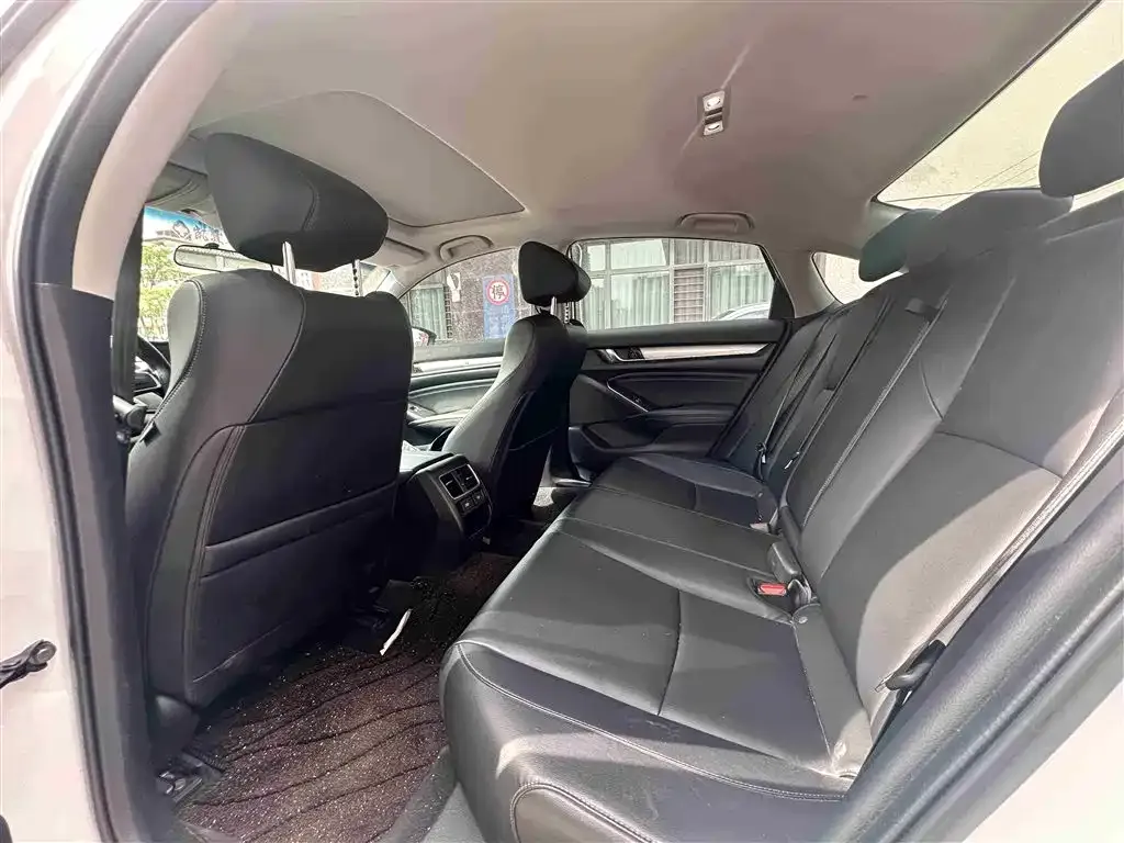 Honda Accord — фото 10
