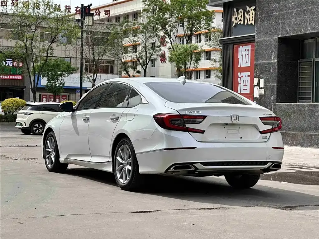 Honda Accord — фото 8