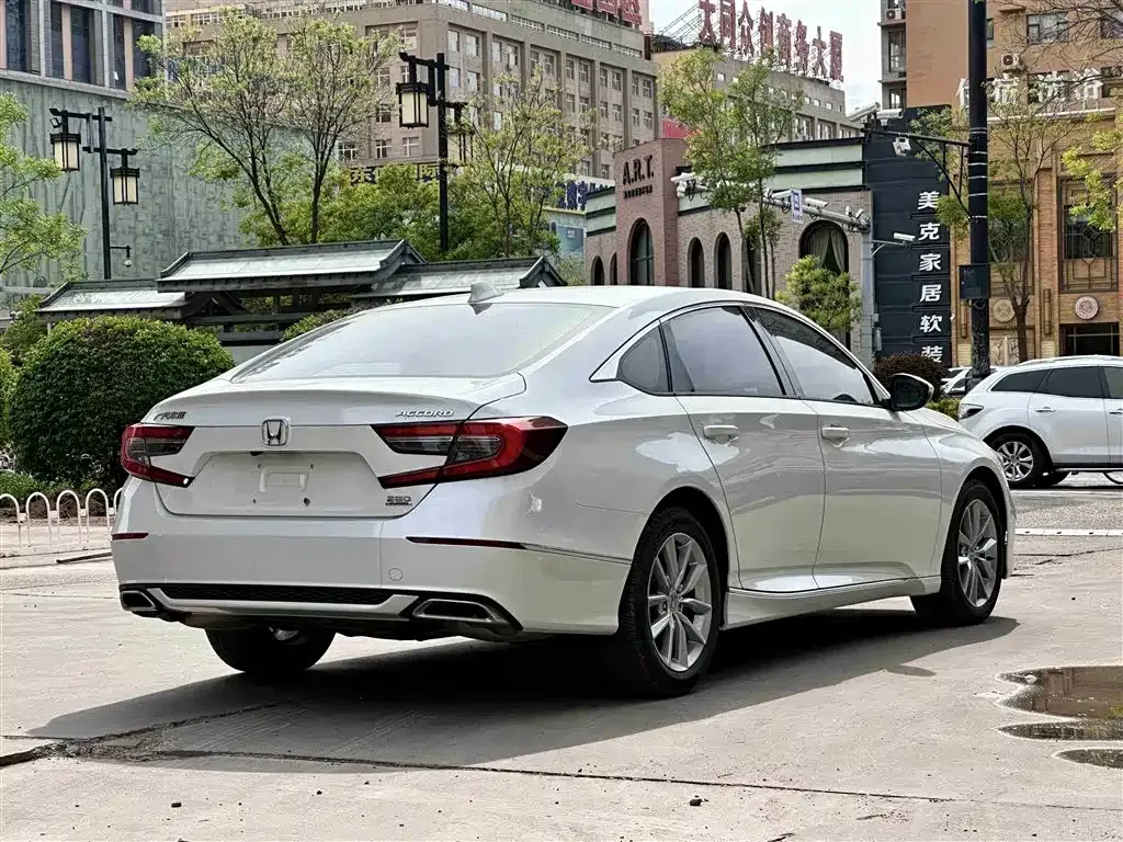 Honda Accord — фото 6