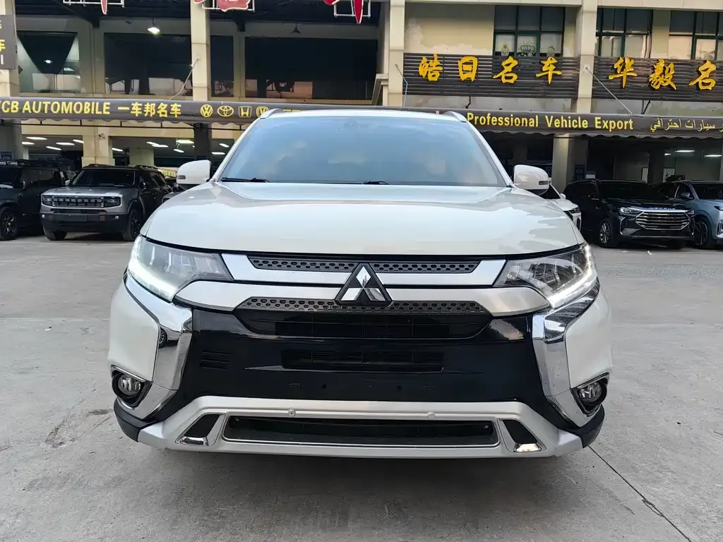 Mitsubishi Outlander — фото 2