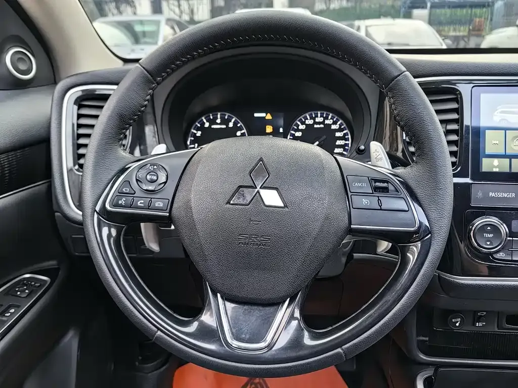Mitsubishi Outlander — фото 7