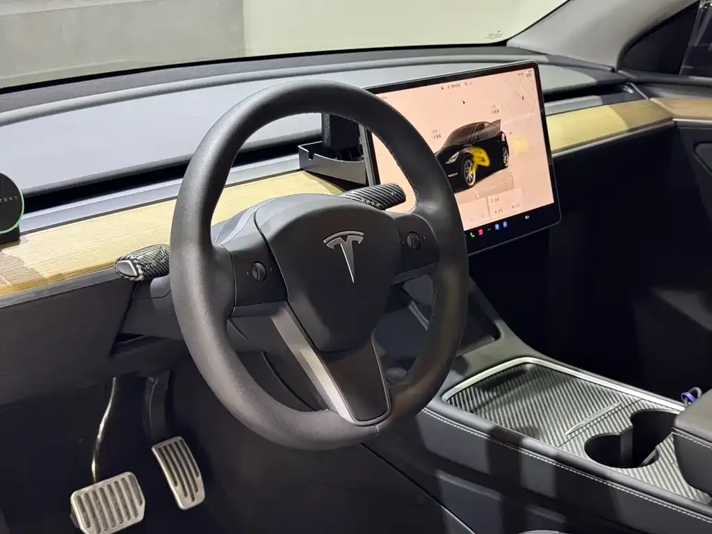 Tesla Model Y — фото 6