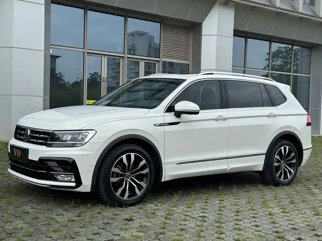 Volkswagen Tiguan L — фото 1