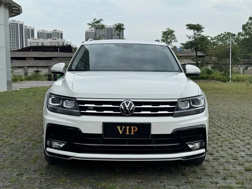 Volkswagen Tiguan L — фото 8