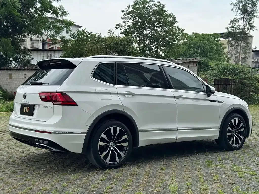 Volkswagen Tiguan L — фото 10