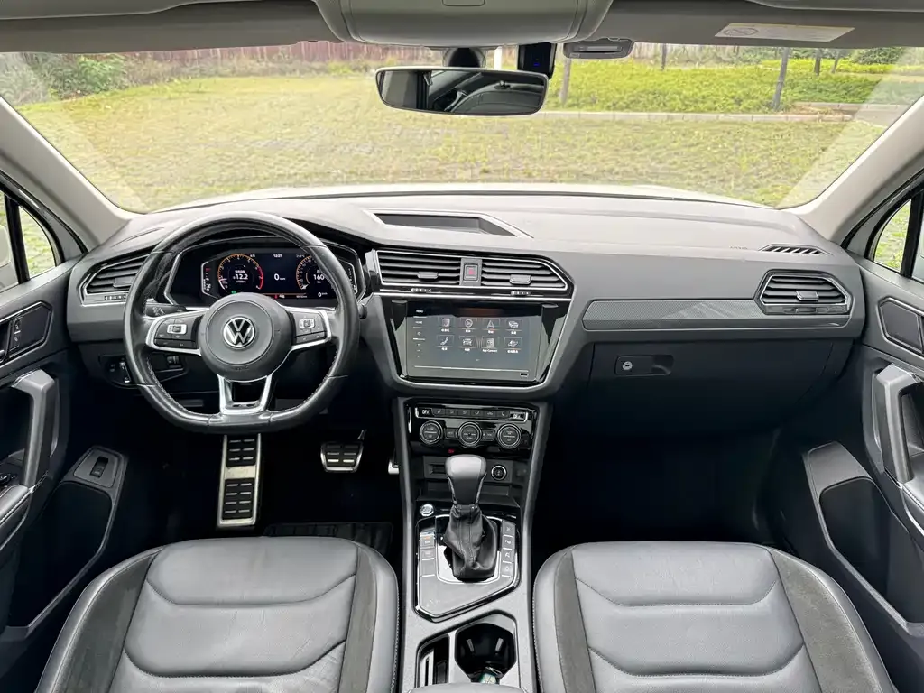 Volkswagen Tiguan L — фото 5