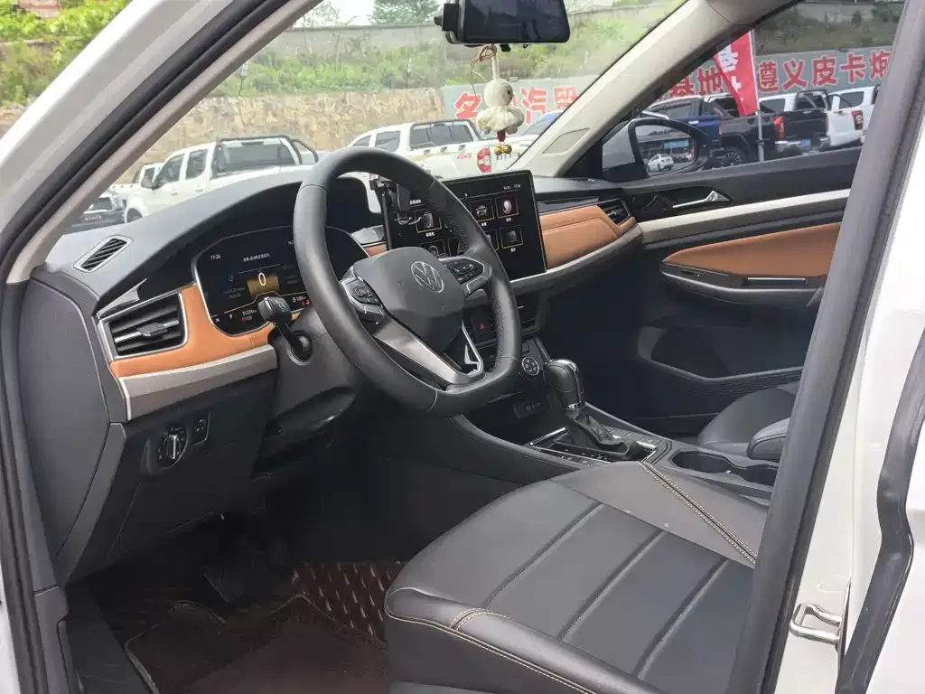 Volkswagen Bora 2023 из CN, фото 2
