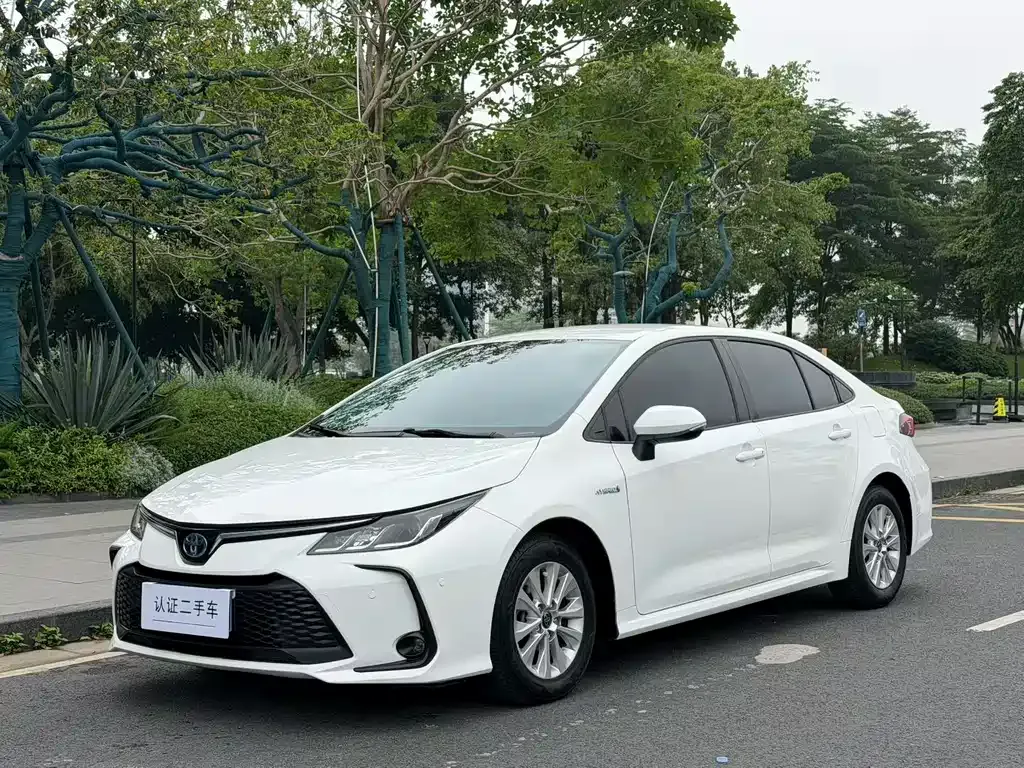 Toyota Corolla — фото 1