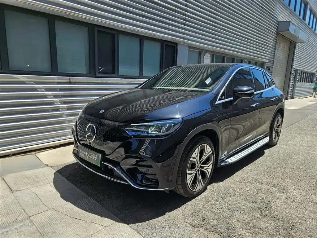 Mercedes-Benz EQE SUV — фото 1