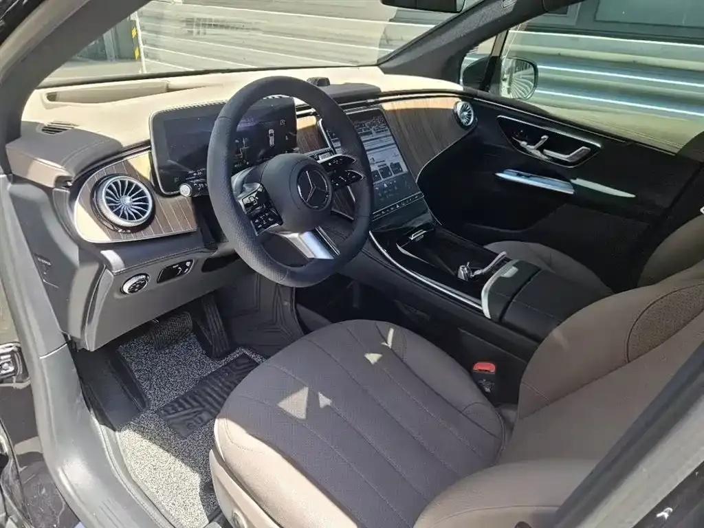 Mercedes-Benz EQE SUV — фото 3