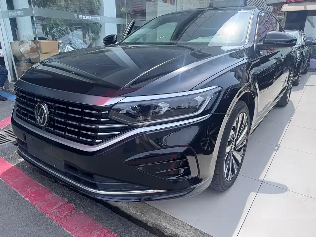 Volkswagen Passat — фото 1
