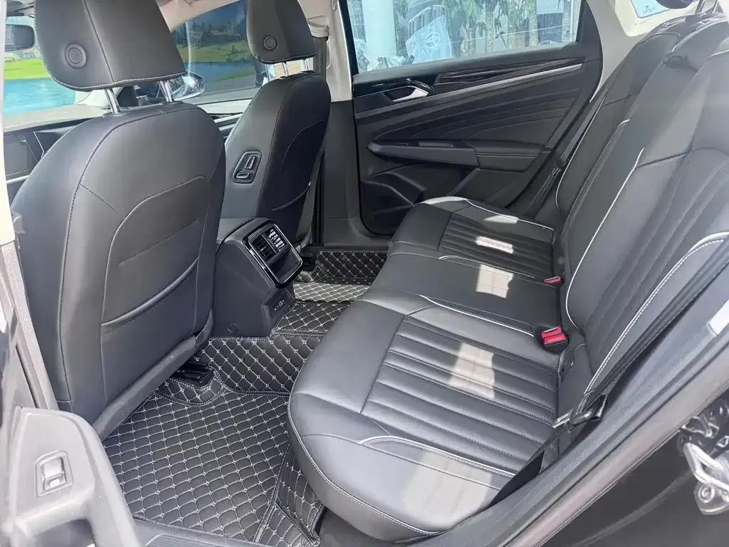 Volkswagen Passat — фото 6